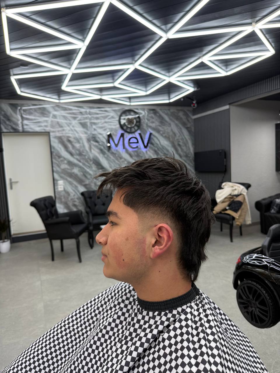 Haarschnitt Seitenansicht